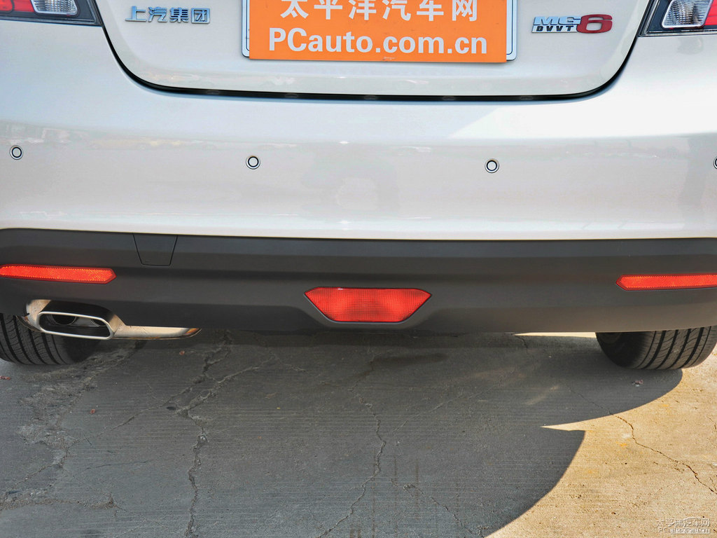 圣峰白MG6車尾外觀圖片