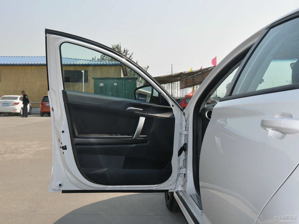 圣峰白MG6車廂內(nèi)飾圖片