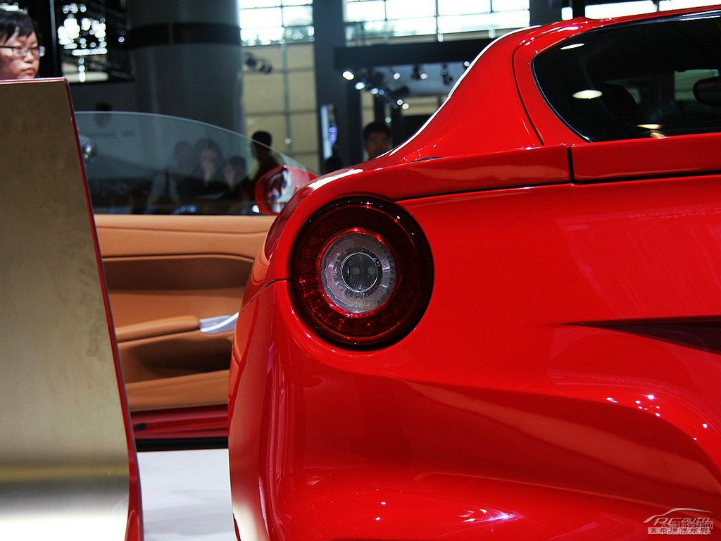 Rosso CorsaF12berlinetta܇β^DƬ