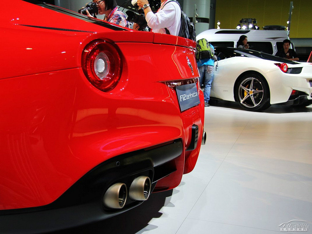 Rosso CorsaF12berlinetta܇β^DƬ
