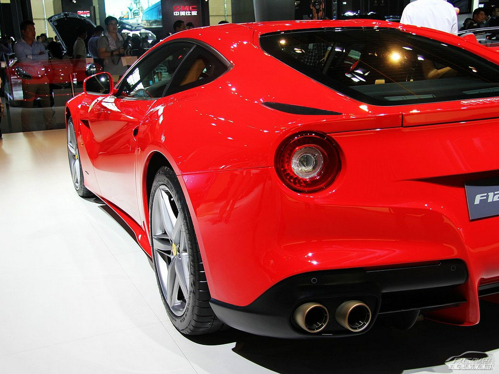 Rosso CorsaF12berlinetta܇β^DƬ