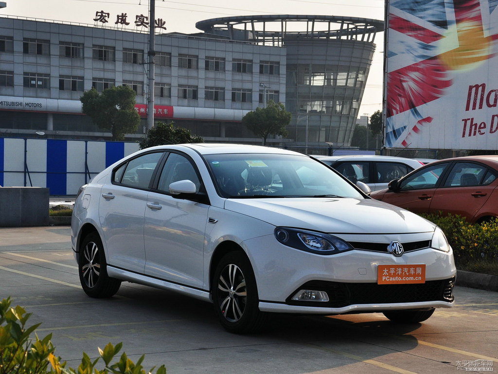 圣峰白MG6整車外觀外觀圖片