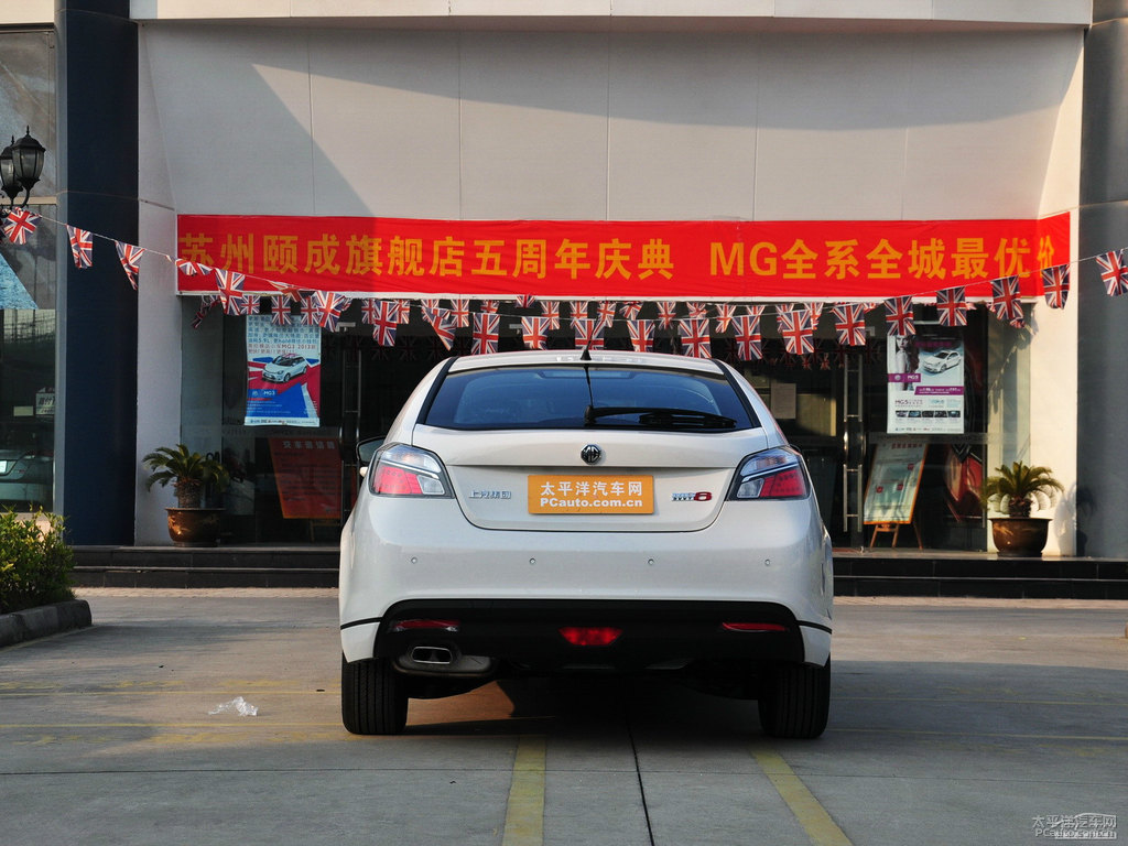 圣峰白MG6整車外觀外觀圖片