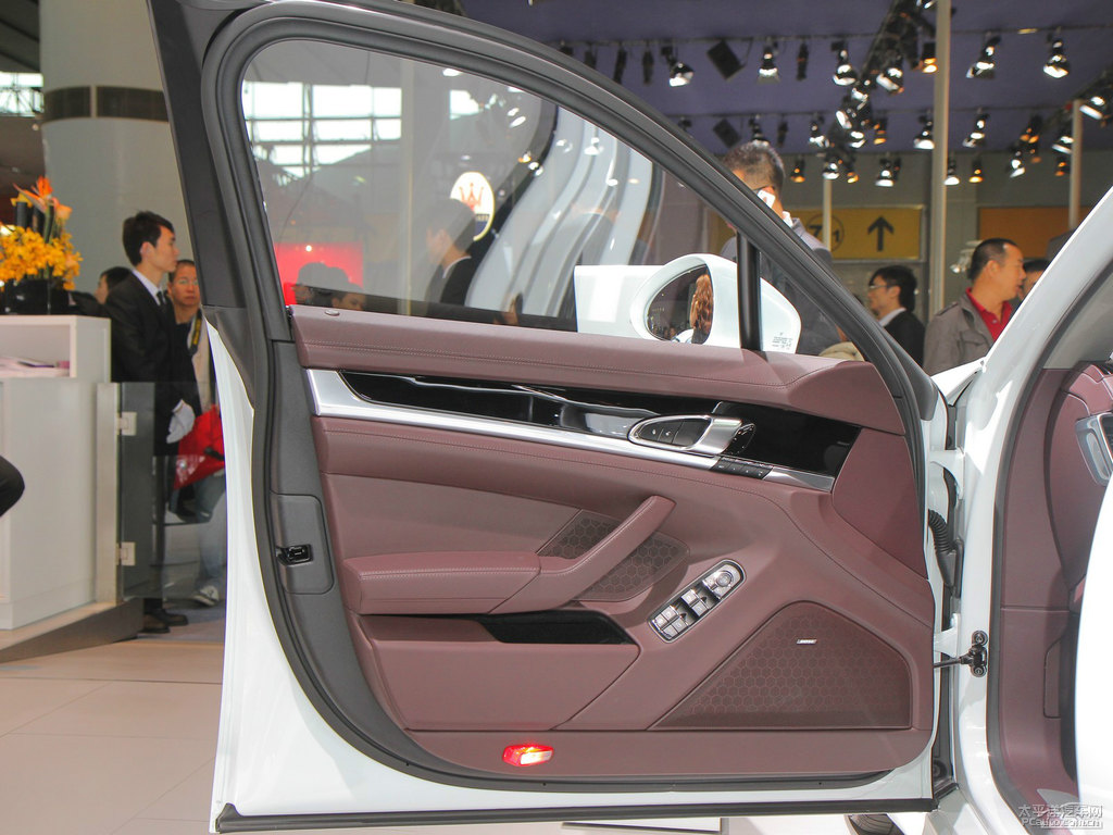 細(xì)花白Panamera車廂內(nèi)飾圖片