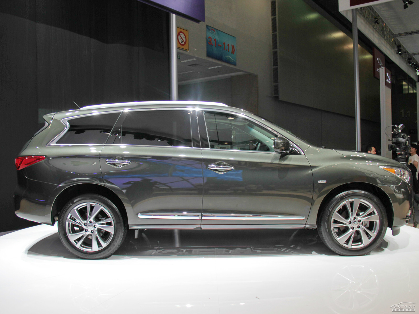 英菲尼迪JX外觀高清大圖