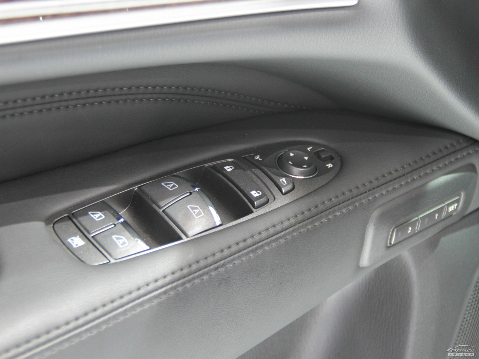 英菲尼迪JX內飾高清大圖