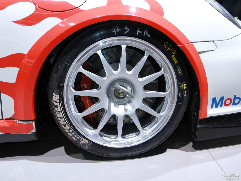 白色保時捷911車身外觀圖片