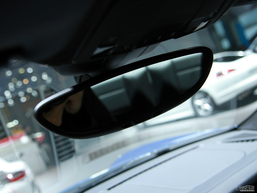 水藍(lán)保時(shí)捷911車廂內(nèi)飾圖片