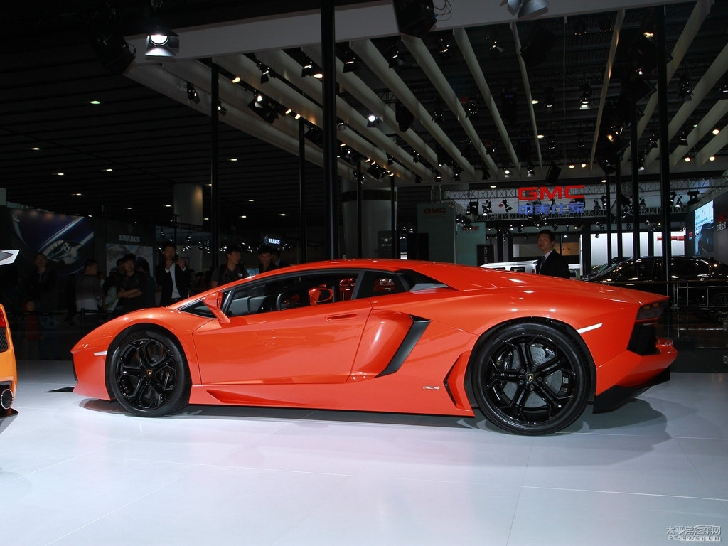 橙色Aventador整車外觀外觀圖片
