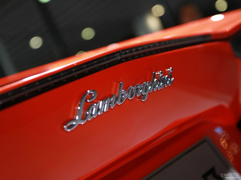 橙色Aventador車尾外觀圖片