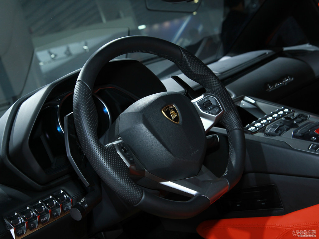 橙色Aventador中控內(nèi)飾圖片