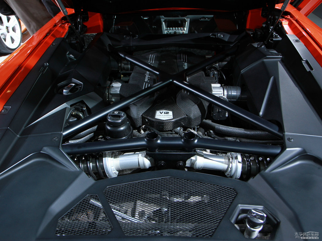 橙色Aventador發(fā)動機其它細節(jié)圖片