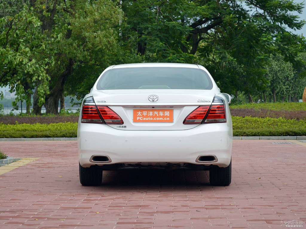 寶石珍珠白皇冠整車外觀外觀圖片