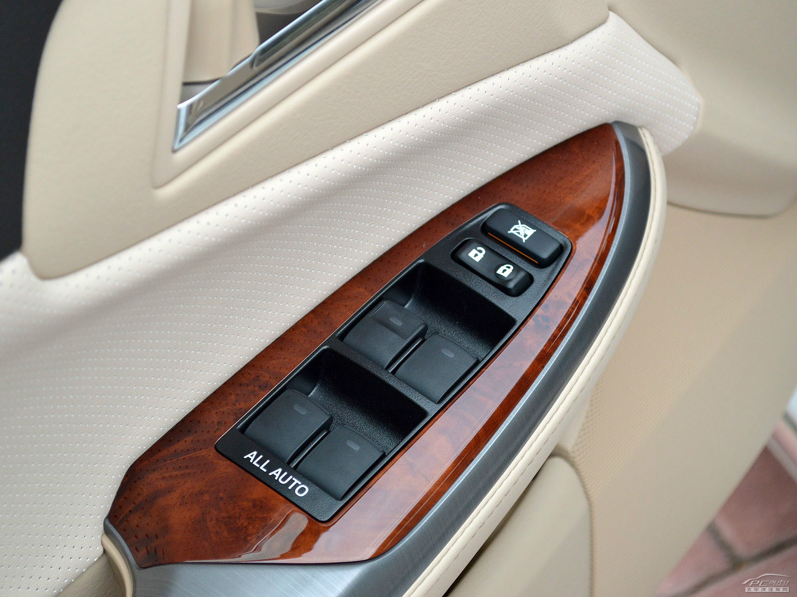 皇冠內(nèi)飾高清大圖