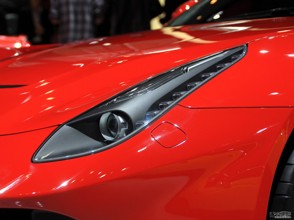 Rosso CorsaF12berlinetta܇β^DƬ