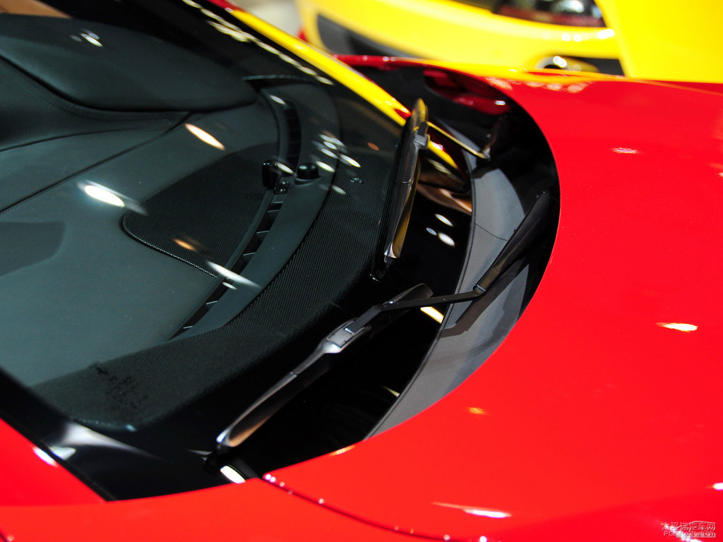Rosso CorsaF12berlinetta܇^DƬ