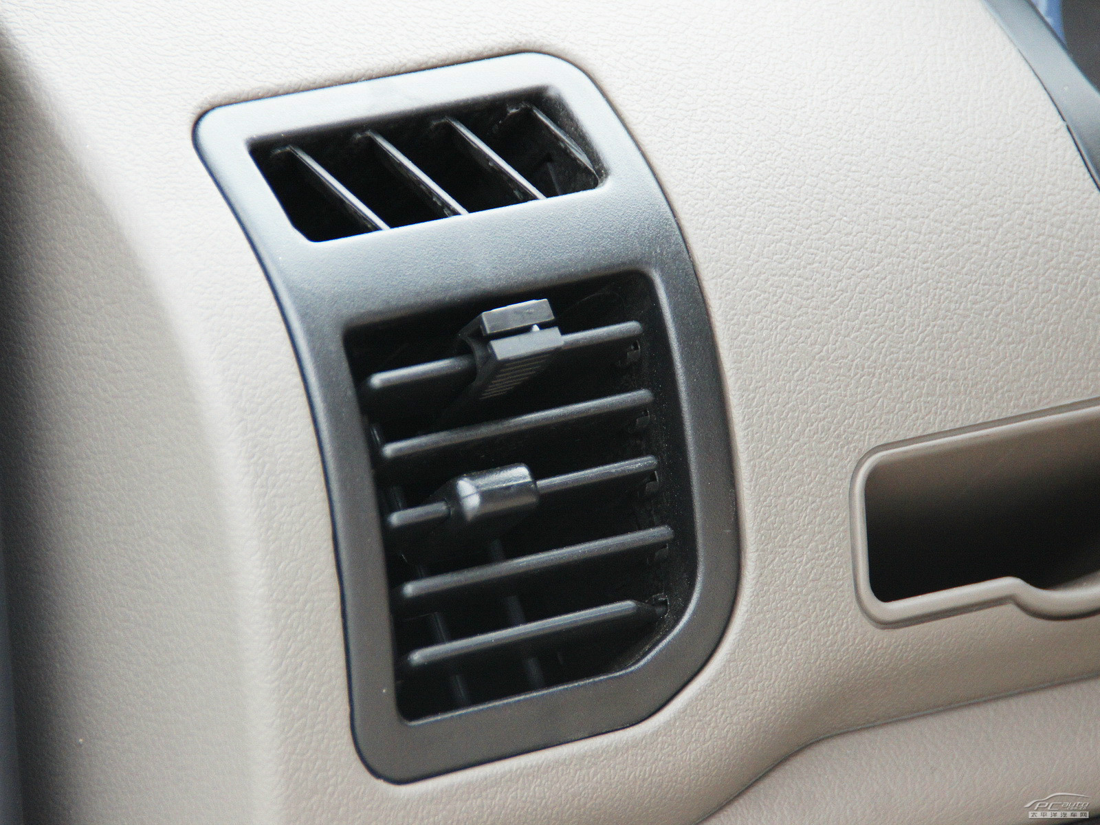 佳寶V70內(nèi)飾高清大圖