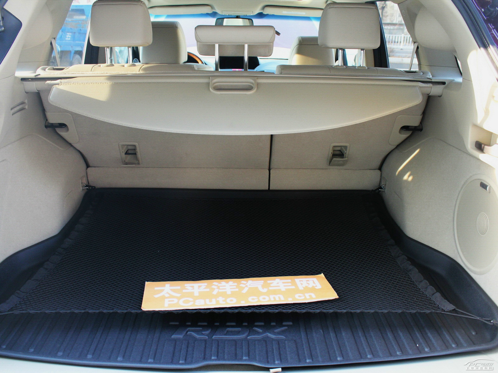 謳歌RDX(進(jìn)口)空間高清大圖