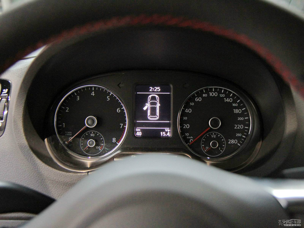 極地白大眾Polo中控內(nèi)飾圖片