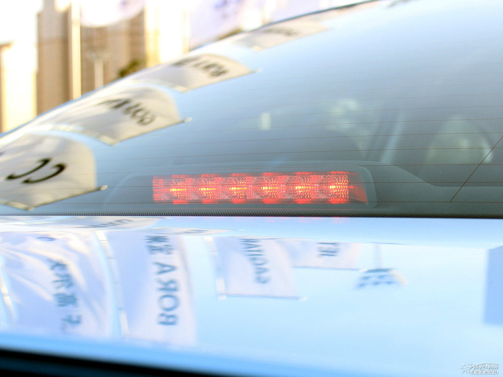 孔雀藍(lán)速騰車身外觀圖片