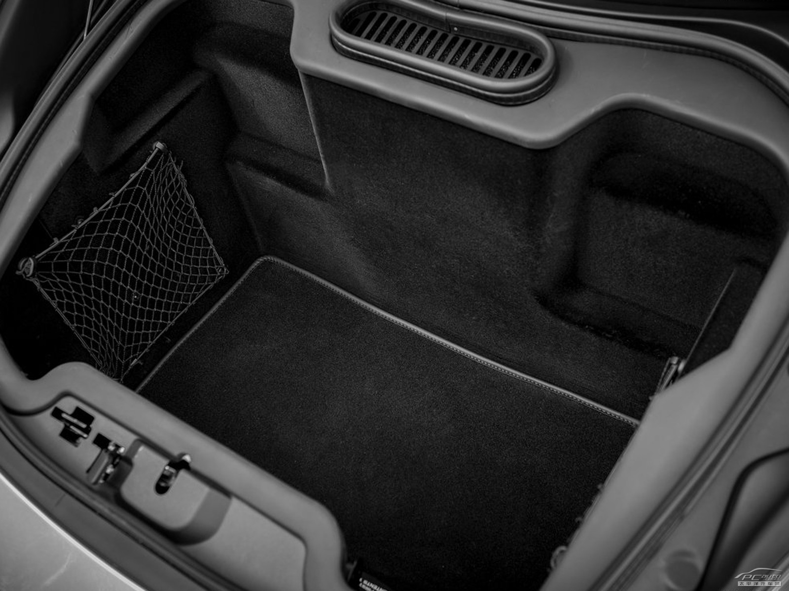 邁凱倫MP4-12C空間高清大圖