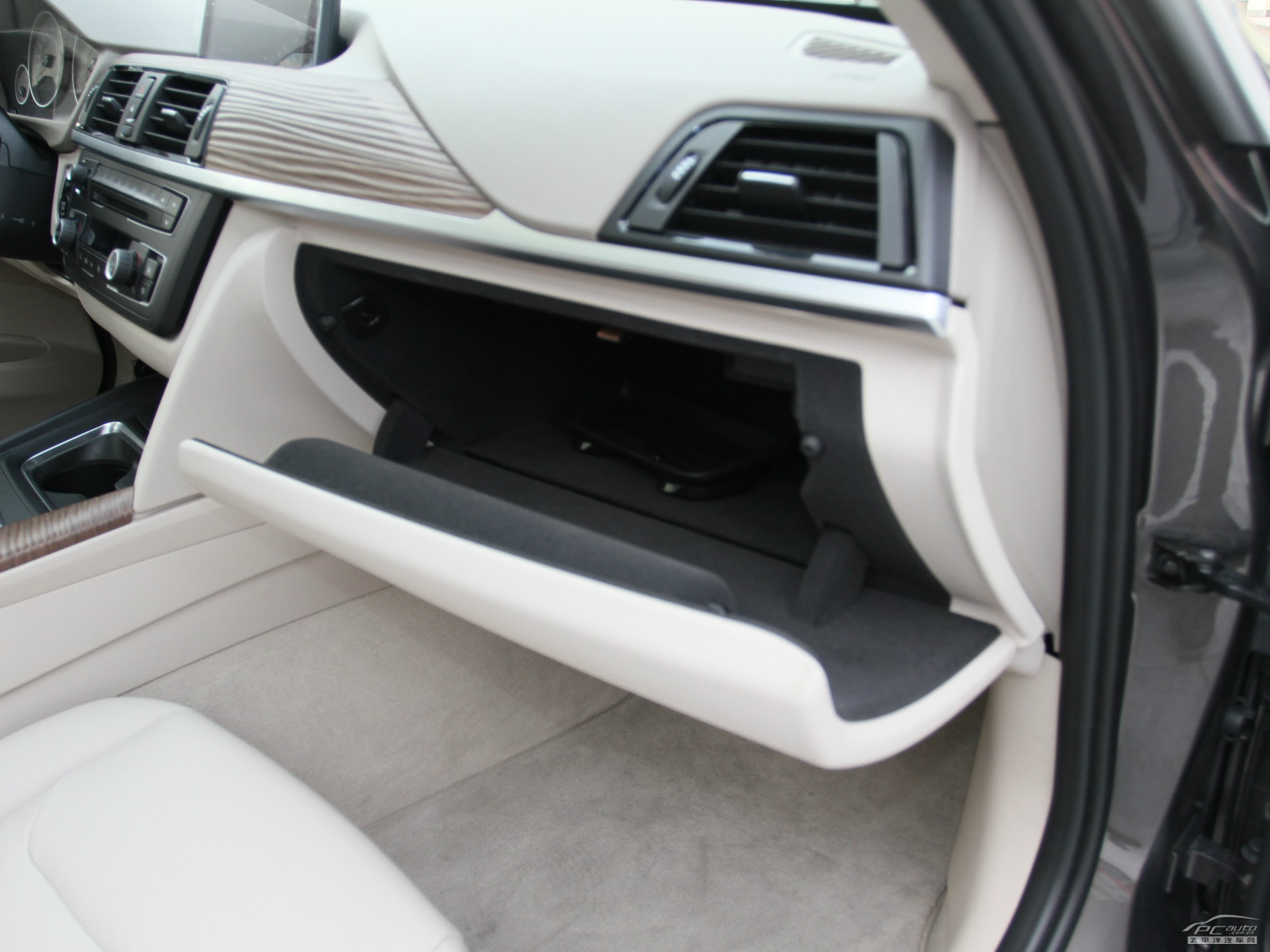 寶馬3系空間高清大圖