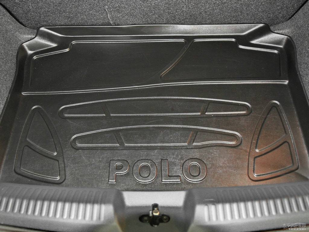銳利銀大眾Polo后備廂空間圖片