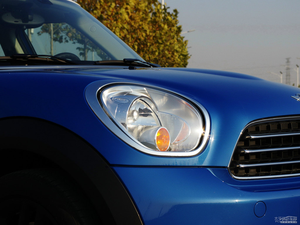 {ɫMINI COUNTRYMAN܇^^DƬ