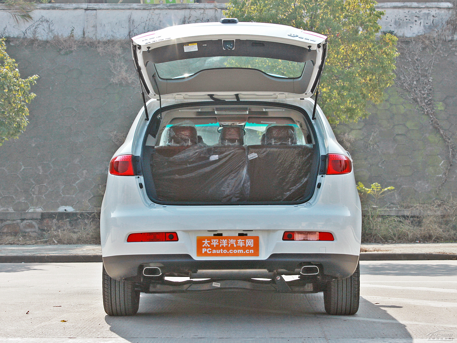 納智捷大7 SUV空間高清大圖