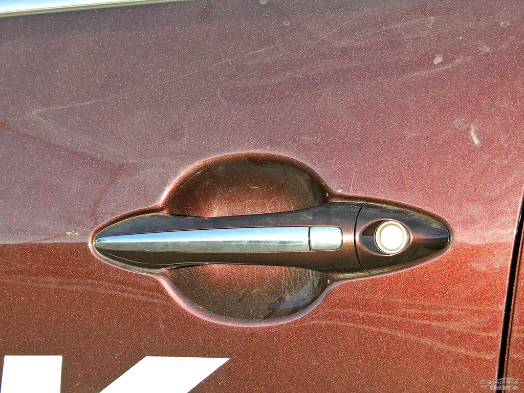 暗櫻紅起亞K3車(chē)身外觀圖片