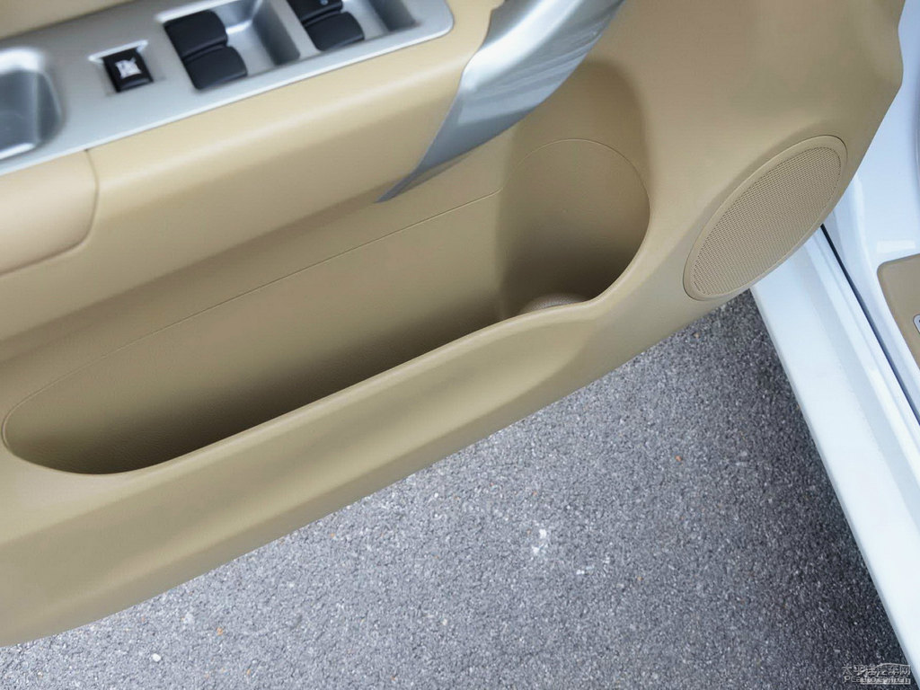 簡約白哈弗H6儲物空間空間圖片