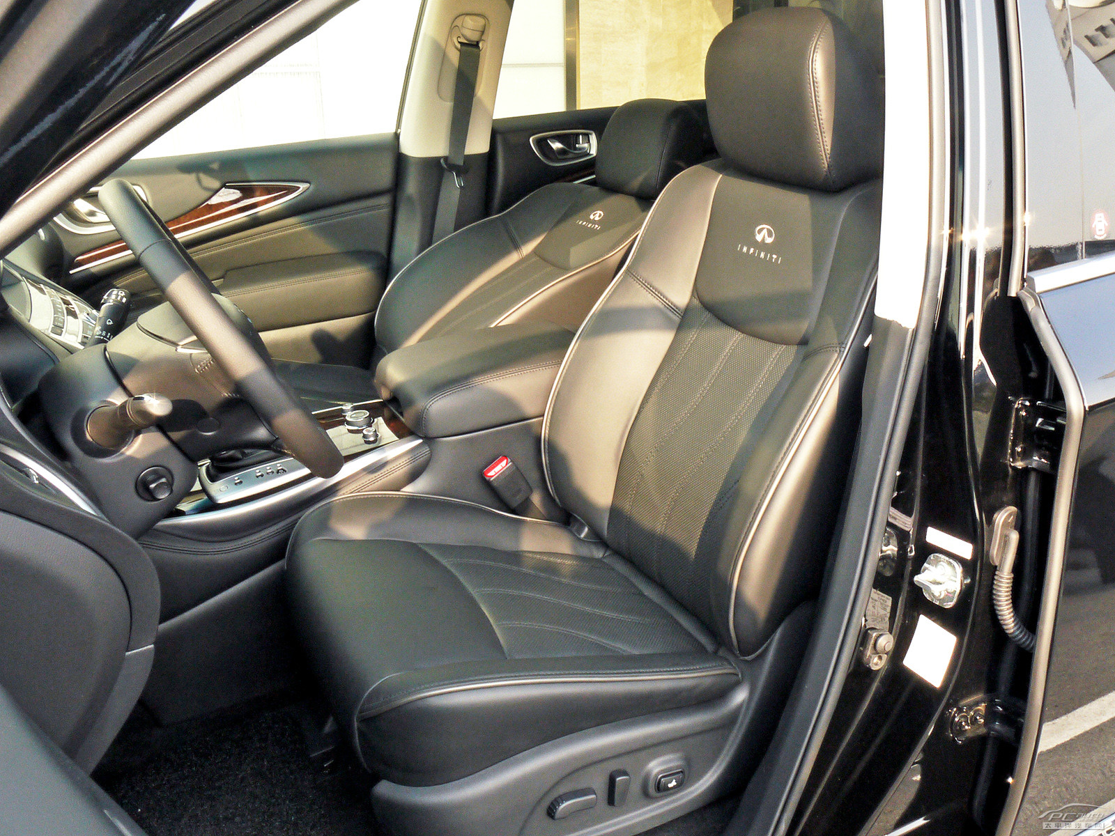 英菲尼迪JX內飾高清大圖