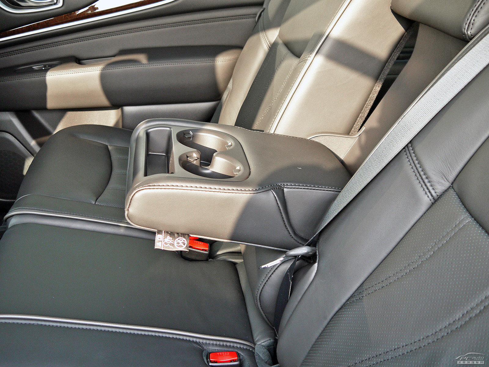 英菲尼迪JX空間高清大圖