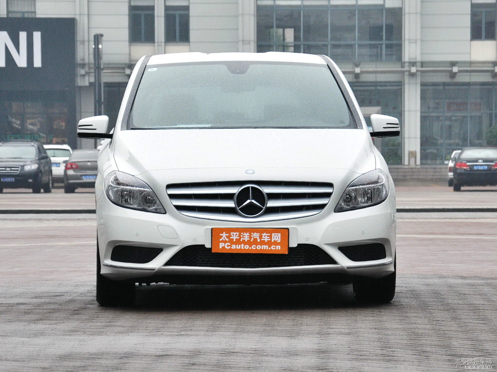 卷云白奔馳B級(jí)整車外觀外觀圖片