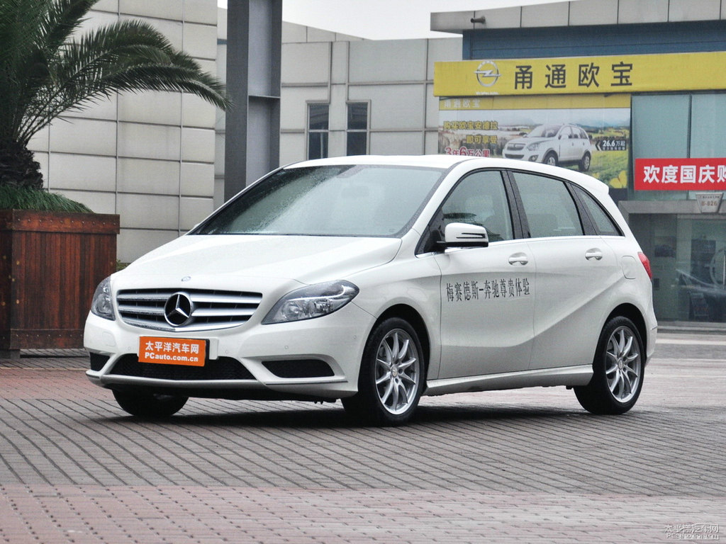 卷云白奔馳B級(jí)整車外觀外觀圖片
