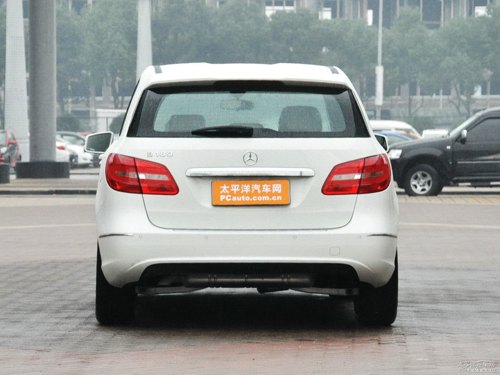 卷云白奔馳B級(jí)整車(chē)外觀外觀圖片