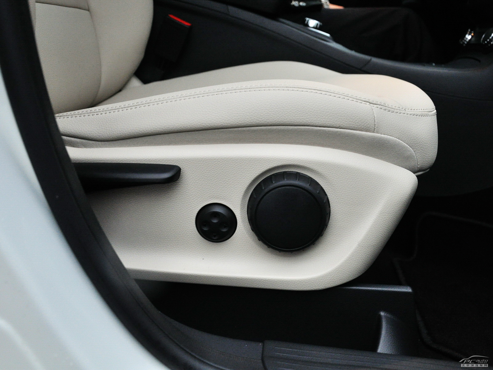 奔馳B級內飾高清大圖