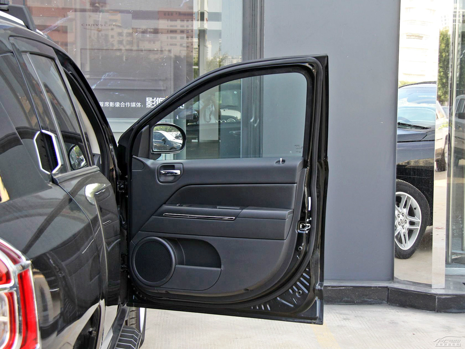 指南者(進(jìn)口)內(nèi)飾高清大圖