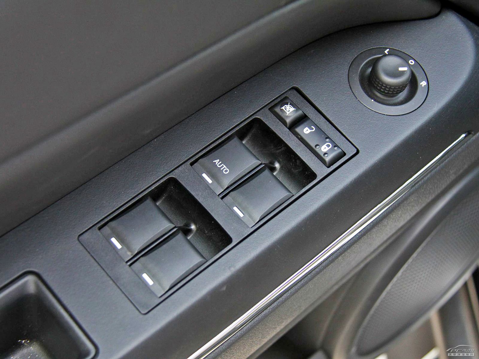 指南者(進(jìn)口)內(nèi)飾高清大圖