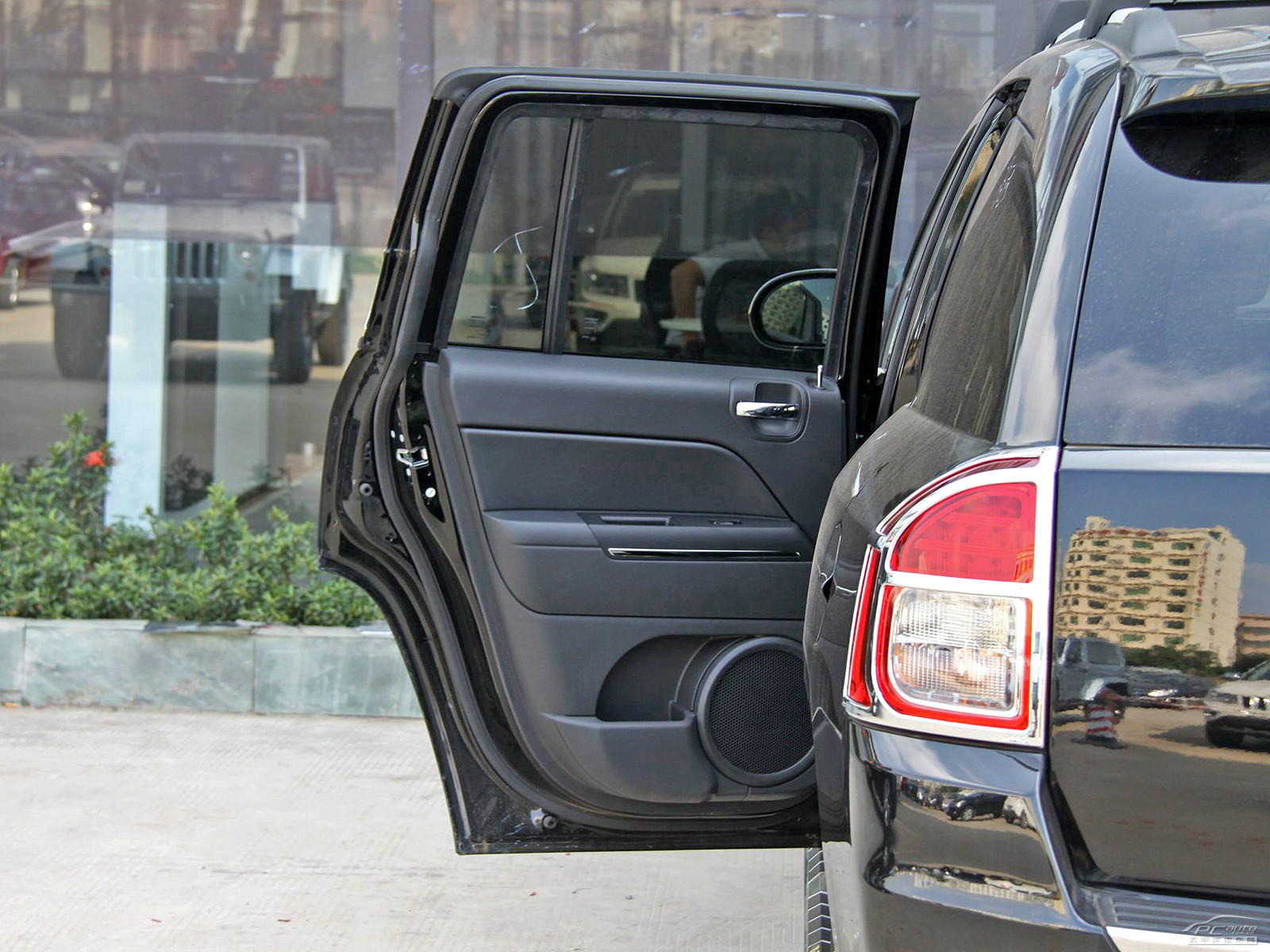 指南者(進(jìn)口)內(nèi)飾高清大圖