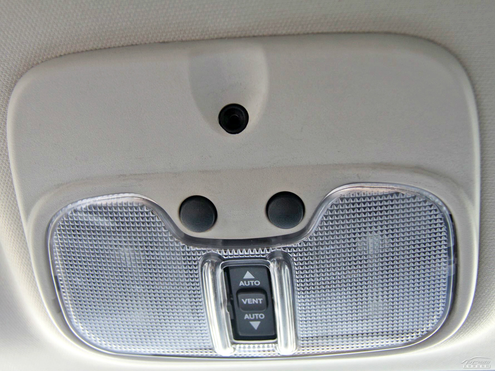 指南者(進口)內(nèi)飾高清大圖