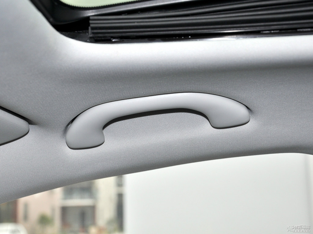 幸運(yùn)金桑塔納車(chē)廂內(nèi)飾圖片