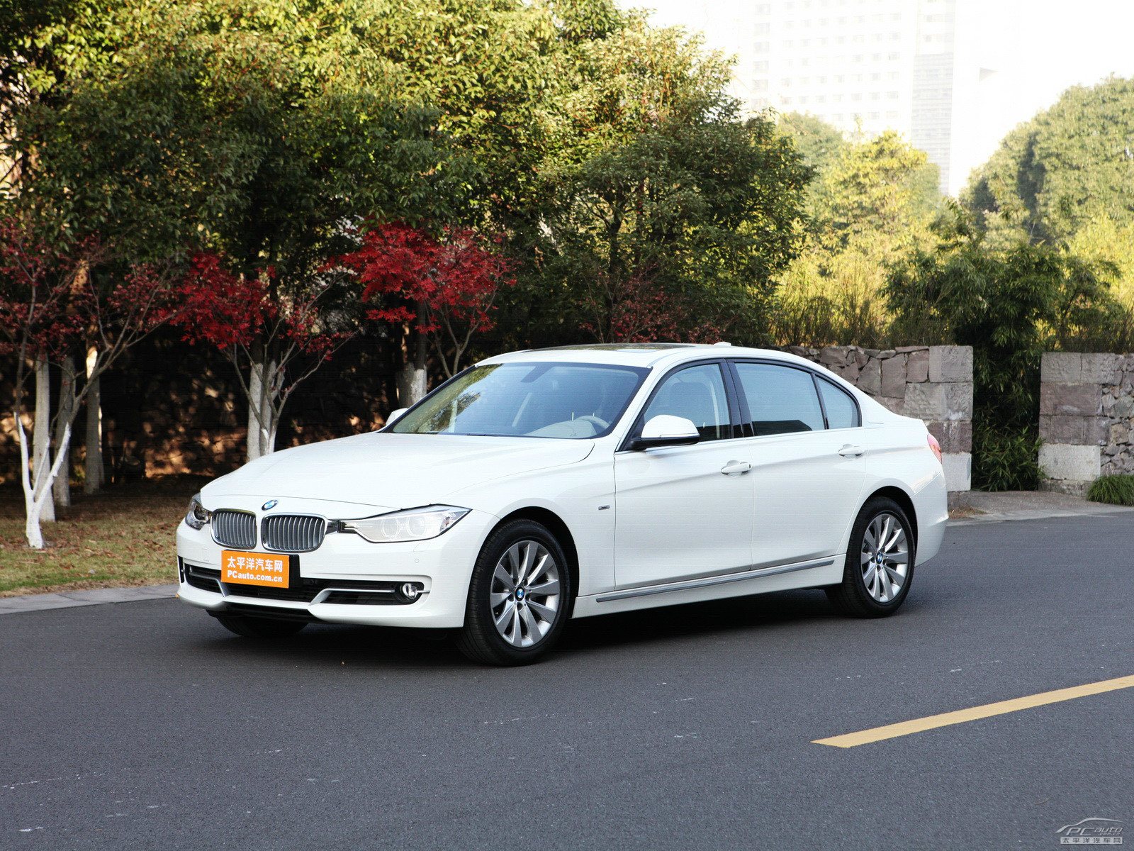 寶馬3系外觀高清大圖