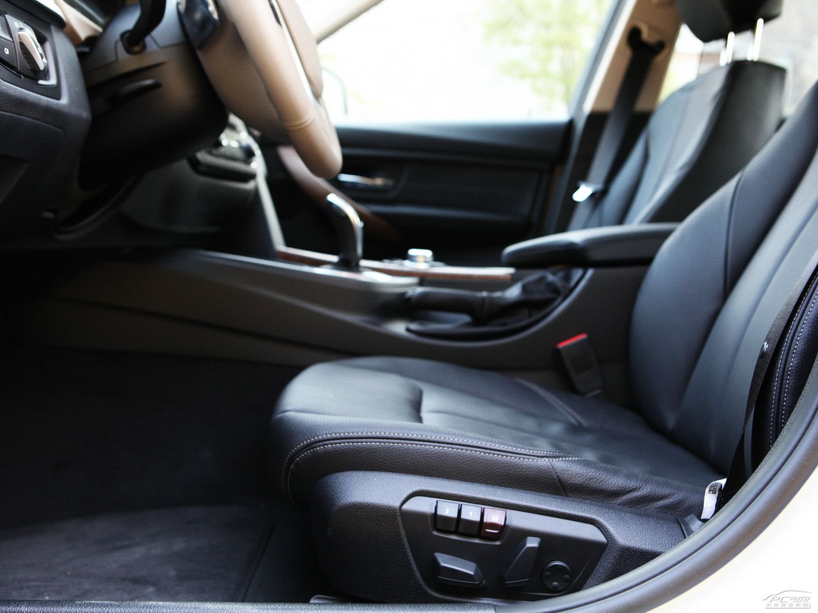 寶馬3系空間高清大圖