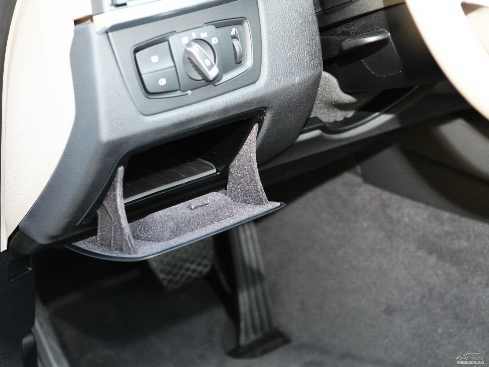 寶馬3系空間高清大圖