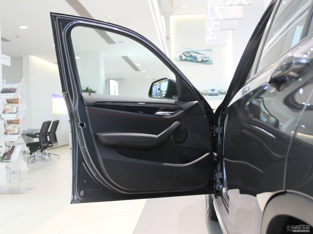 礦石灰寶馬X1車廂內(nèi)飾圖片