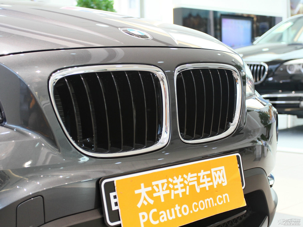 礦石灰寶馬X1車頭外觀圖片