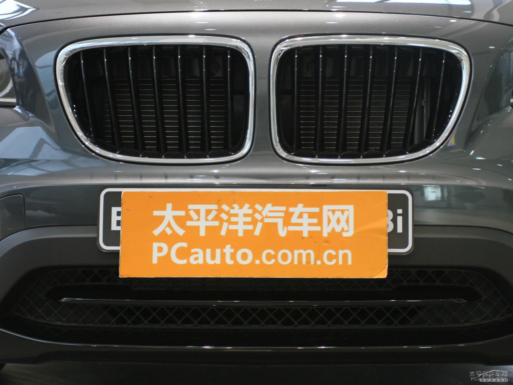 礦石灰寶馬X1車頭外觀圖片