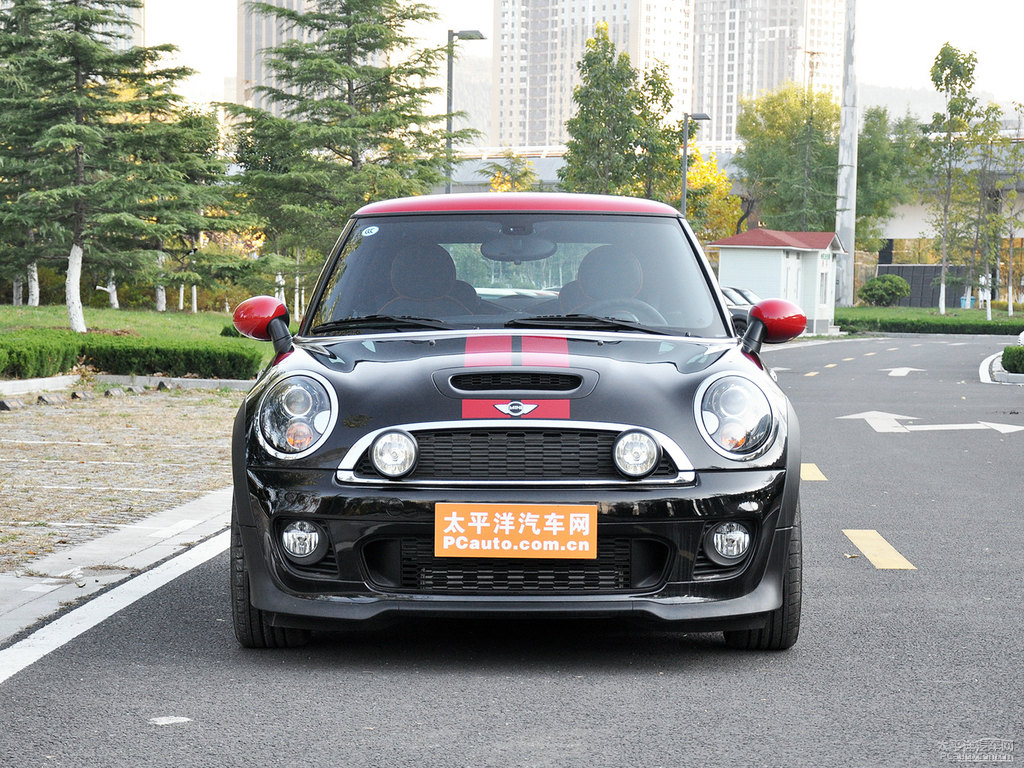 子夜黑MINI CLUBMAN整車外觀外觀圖片