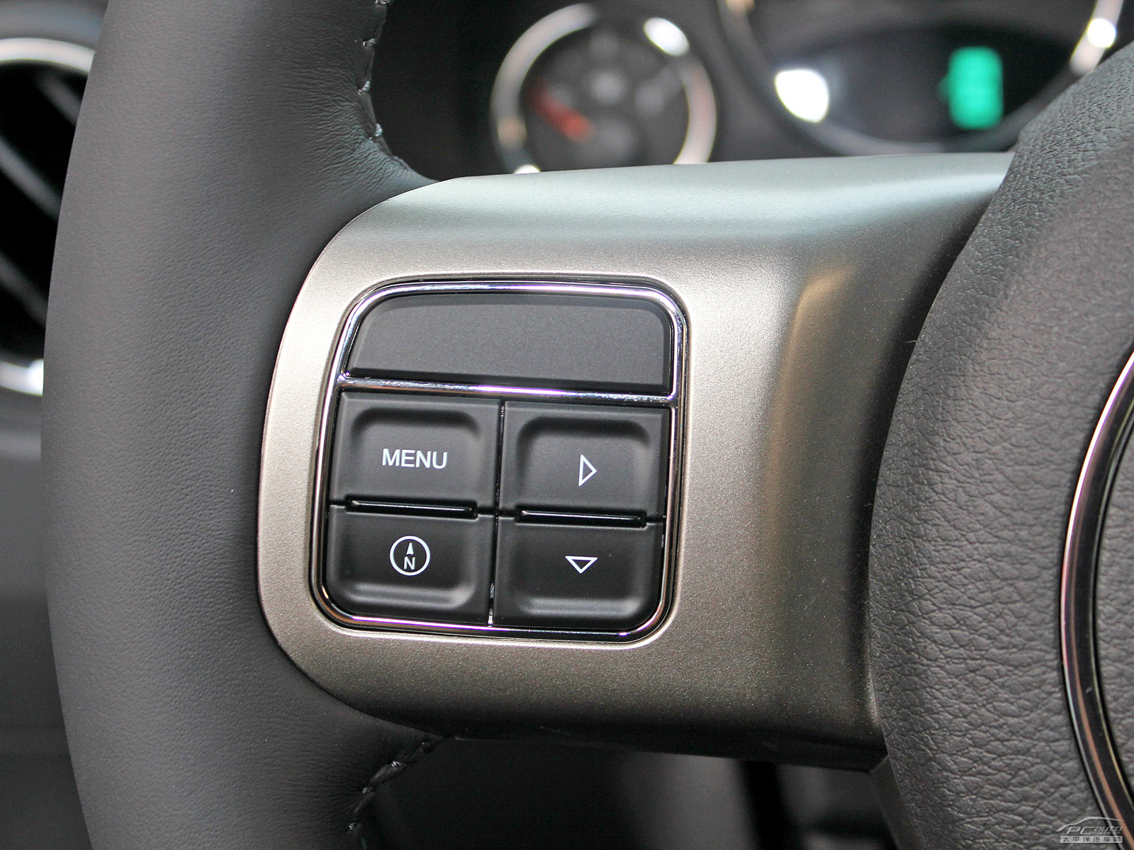 指南者(進(jìn)口)內(nèi)飾高清大圖